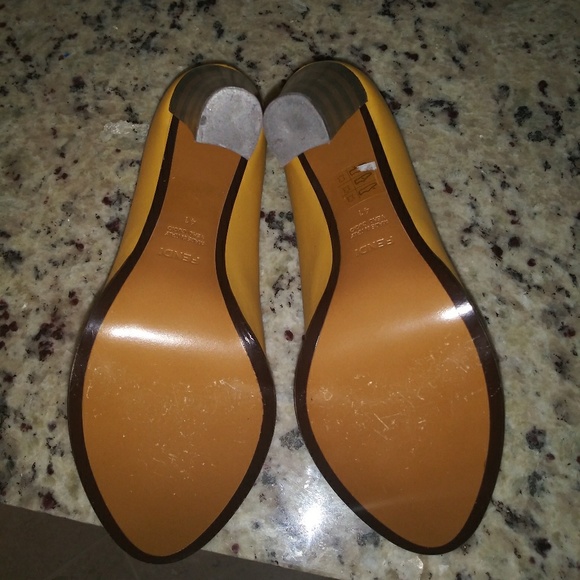 SOLD !!  FENDI Golden/Mustard Heels SZ41 - Picture 6 of 8